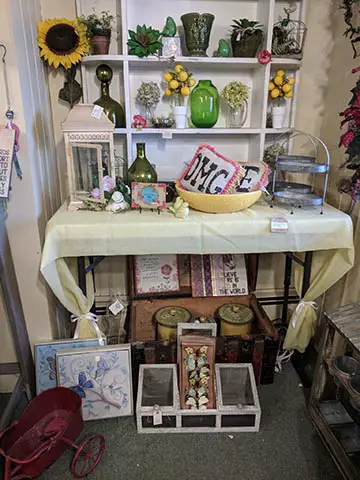 Assorted home decor items.